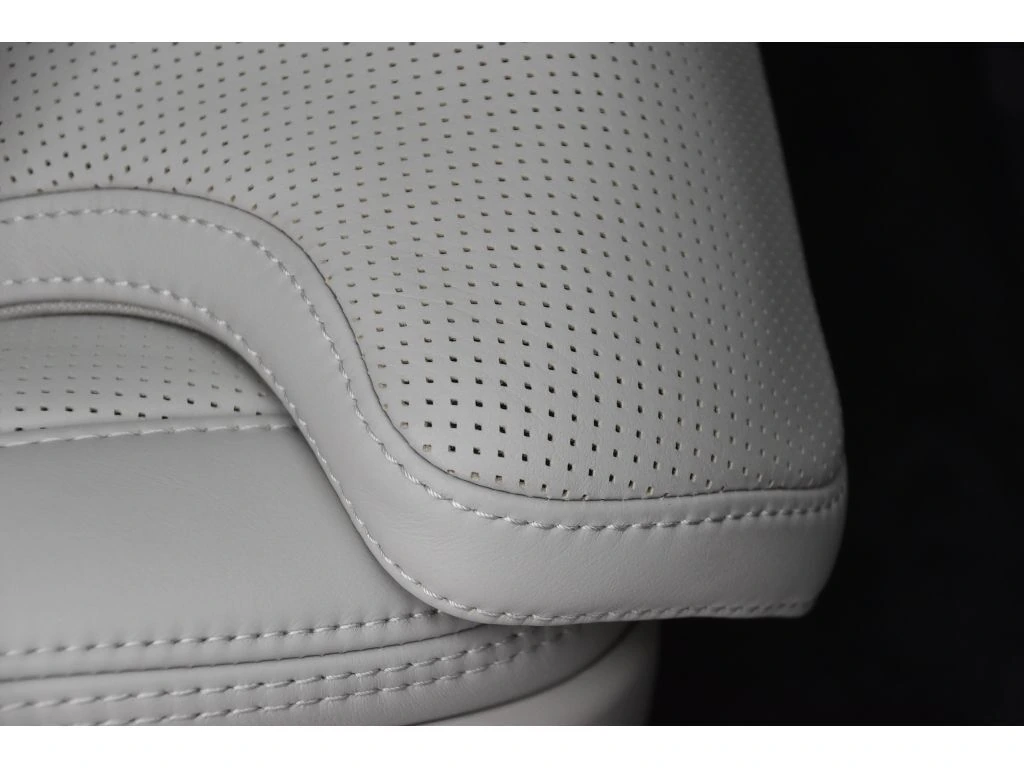 2025 Volvo - image 33