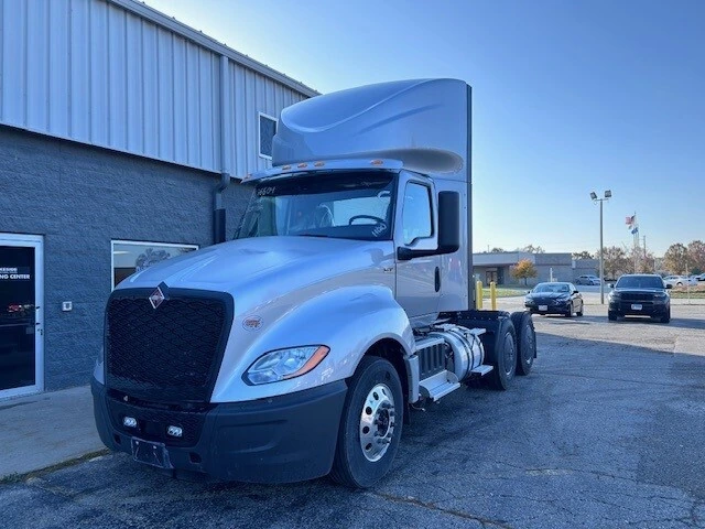 2025 International LT — photo 3