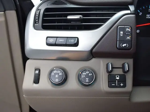 2016 Chevrolet Suburban LTZ photo 15