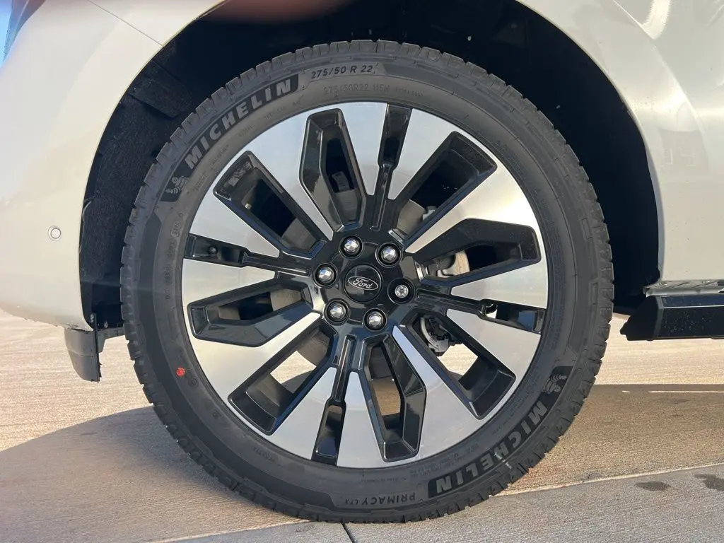 2025 Ford Expedition Platinum photo 8