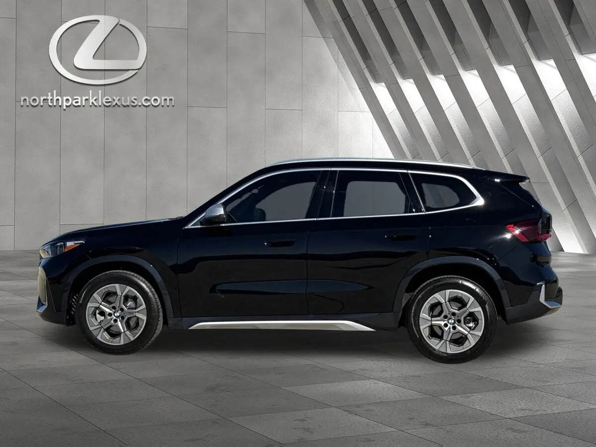 2024 BMW X1 28i's photo