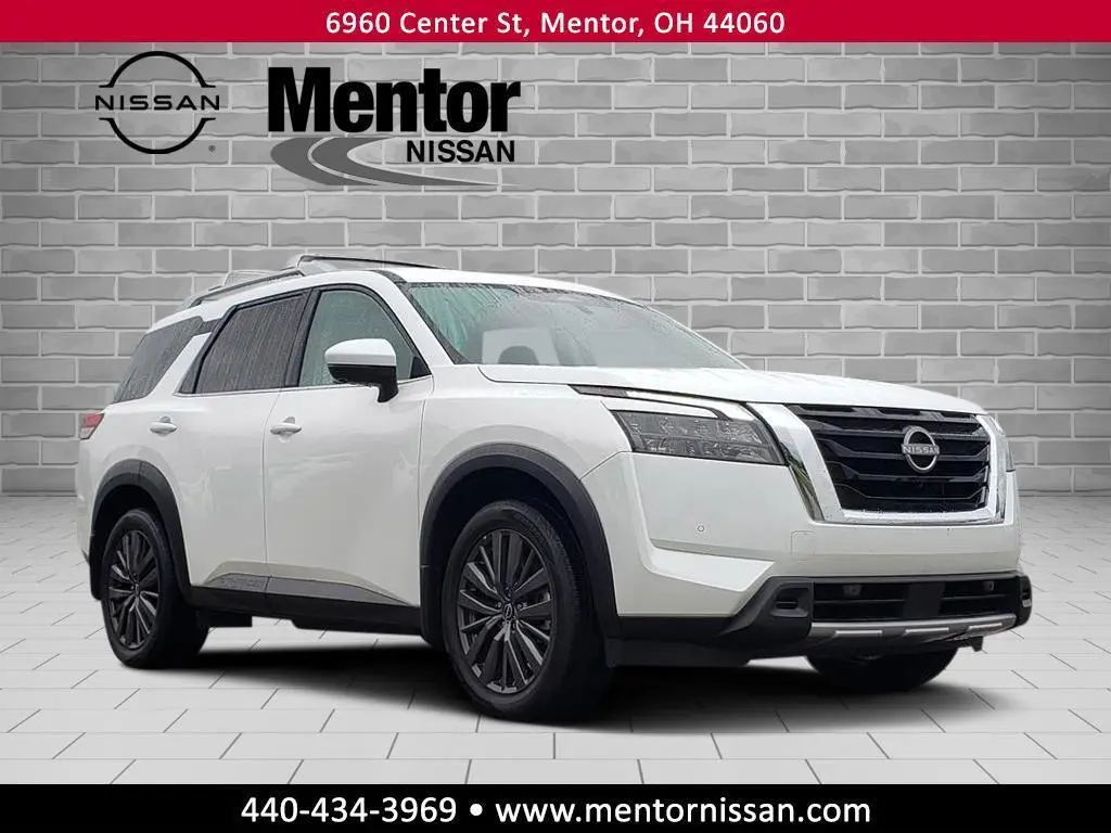 2025 Nissan Pathfinder SL's photo