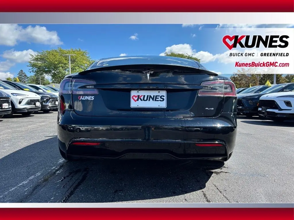 2022 Tesla Model S Plaid photo 8