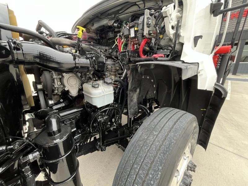 2018 Freightliner 114SD - image 10