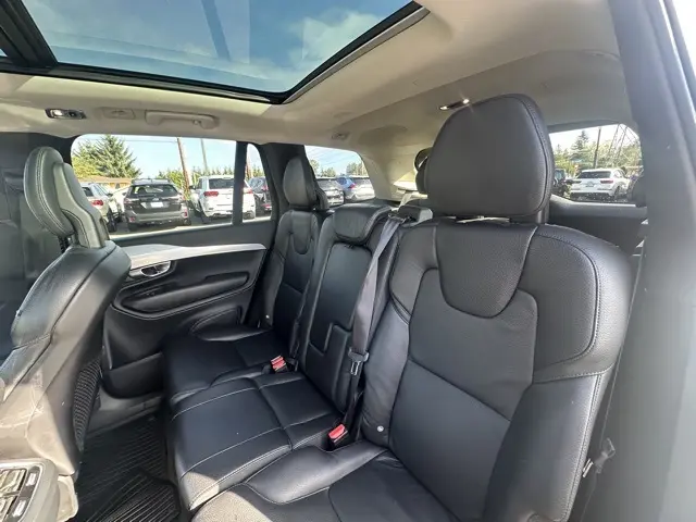 2018 Volvo XC90 T6 AWD Momentum photo 24