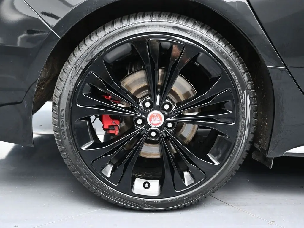 2022 Jaguar XF R-Dynamic SE photo 11