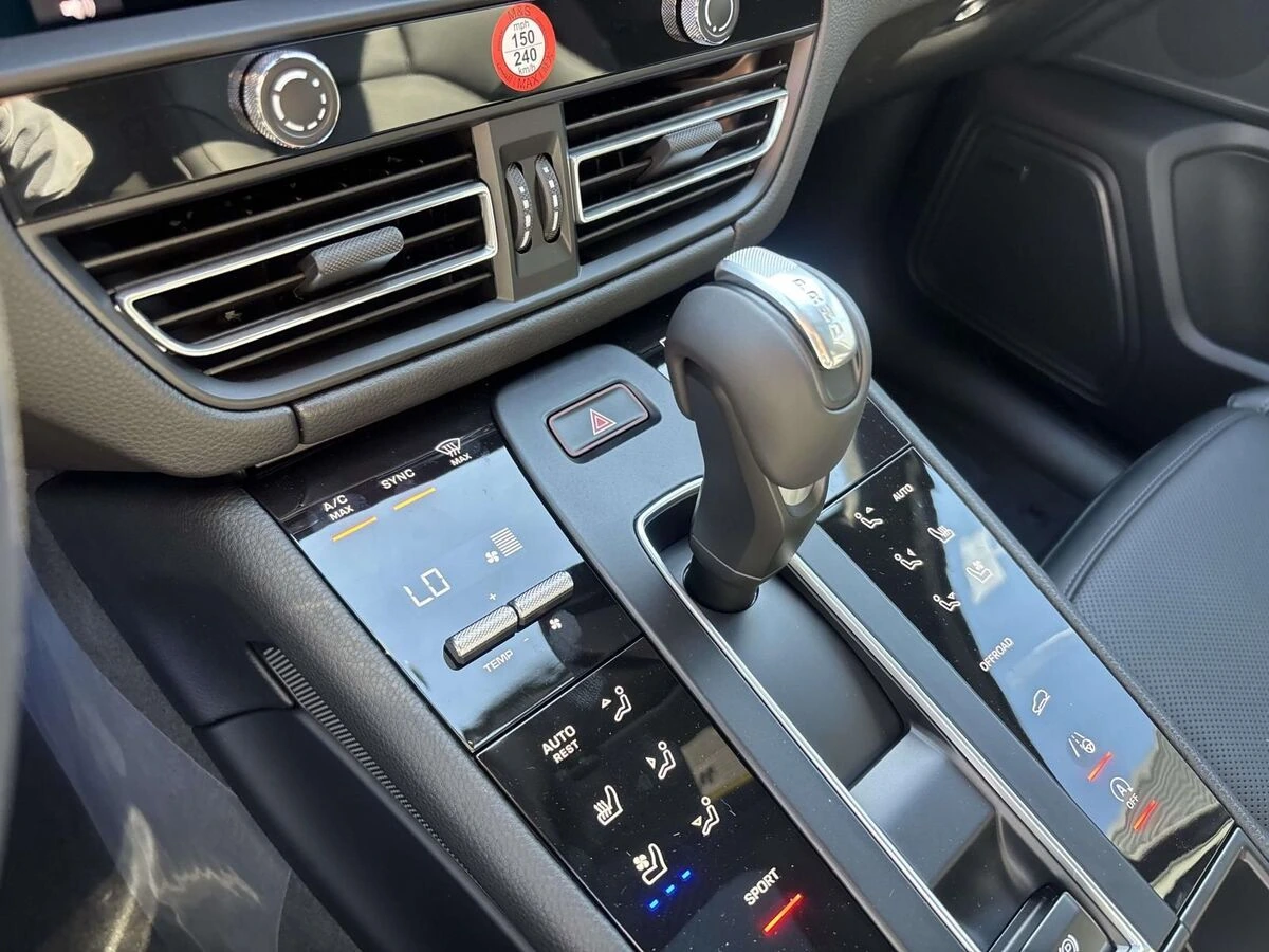 2026 Porsche Macan Base - Photo 34