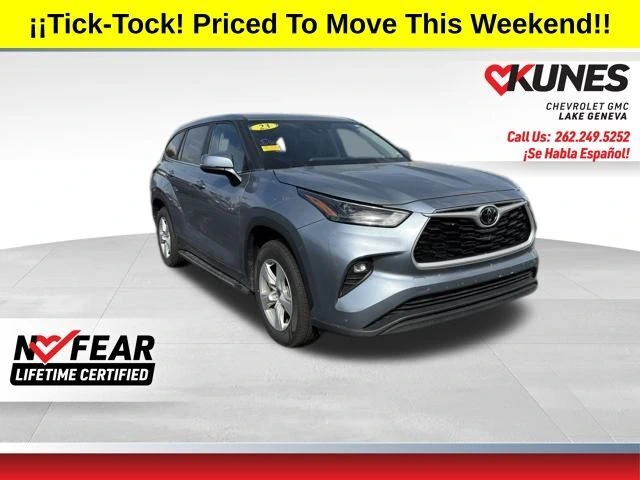 2023 Toyota Highlander LE's photo