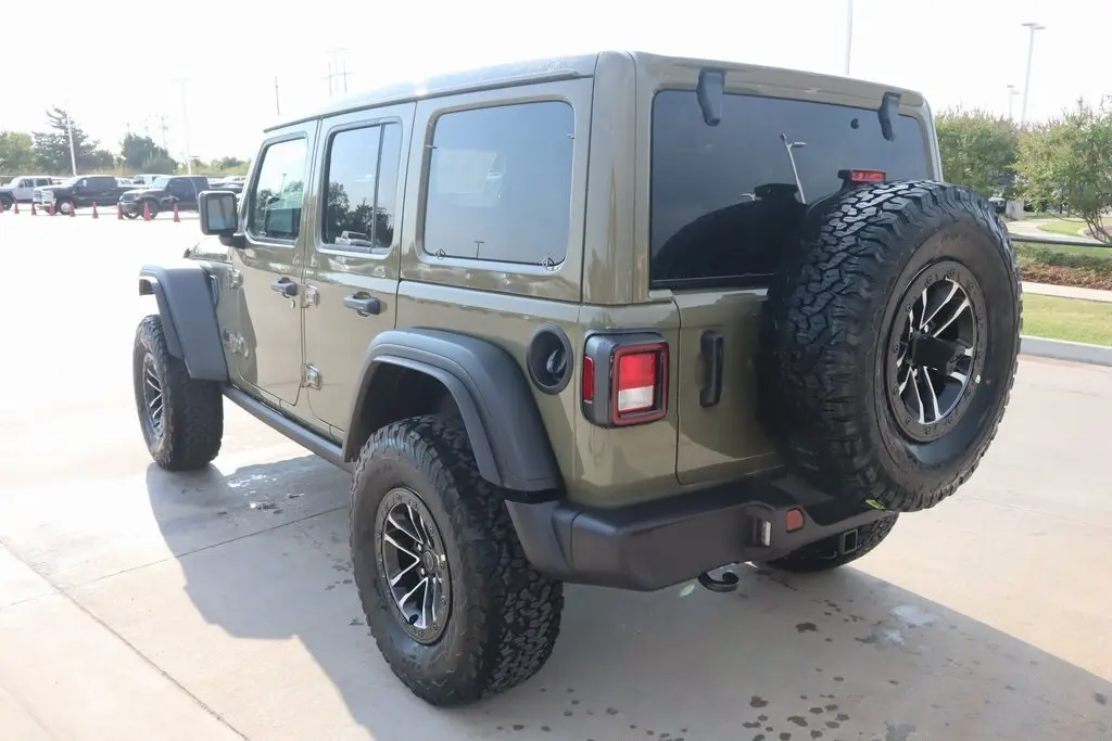 2025 Jeep Wrangler Willys photo 21