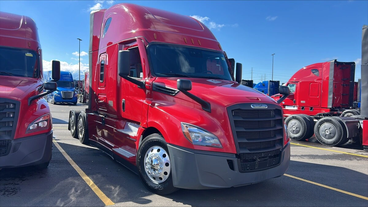 2022 Freightliner Cascadia - image 2