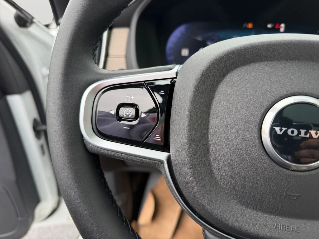 2026 Volvo - image 18