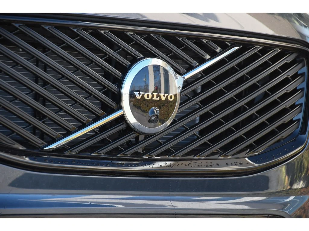 2026 Volvo - image 9