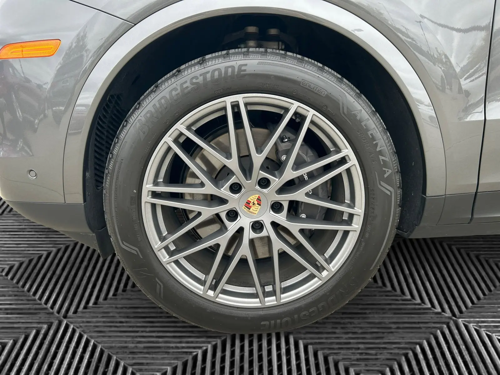 2025 Porsche Cayenne Coupe Base photo 14