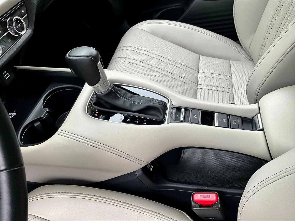 2025 Honda HR-V EX-L - Photo 18