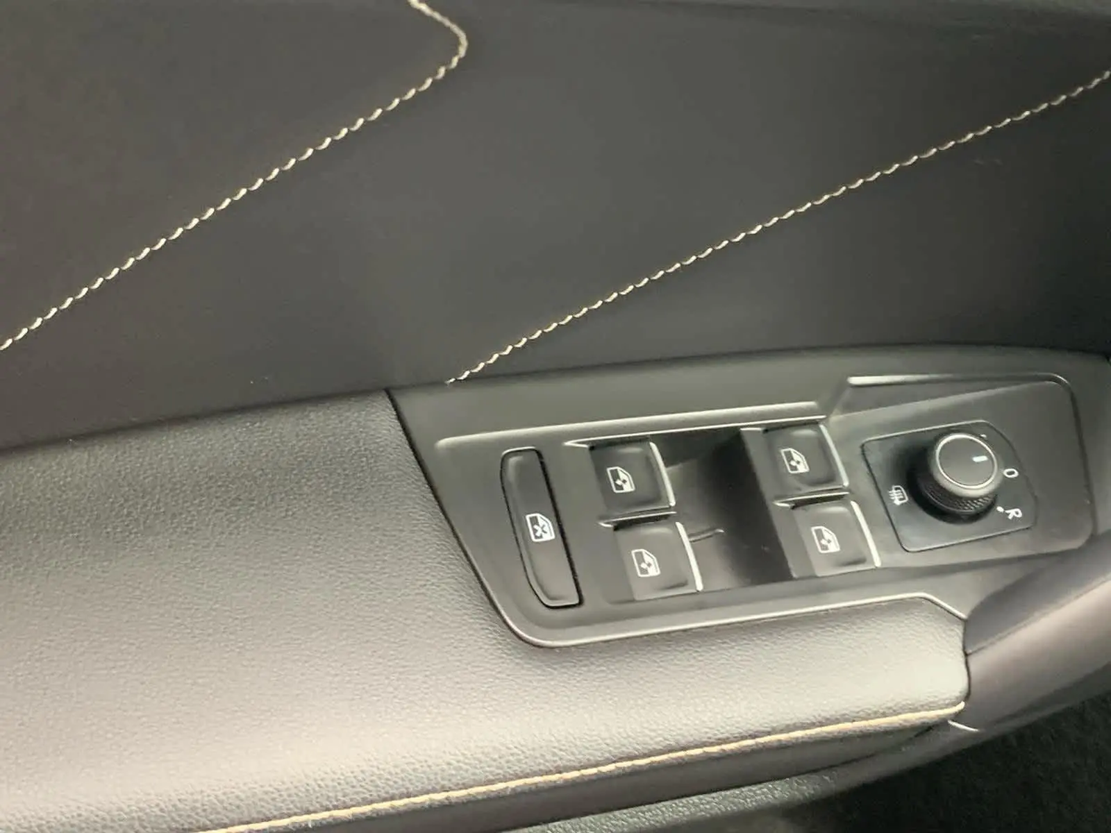 2023 Volkswagen Tiguan SE photo 19
