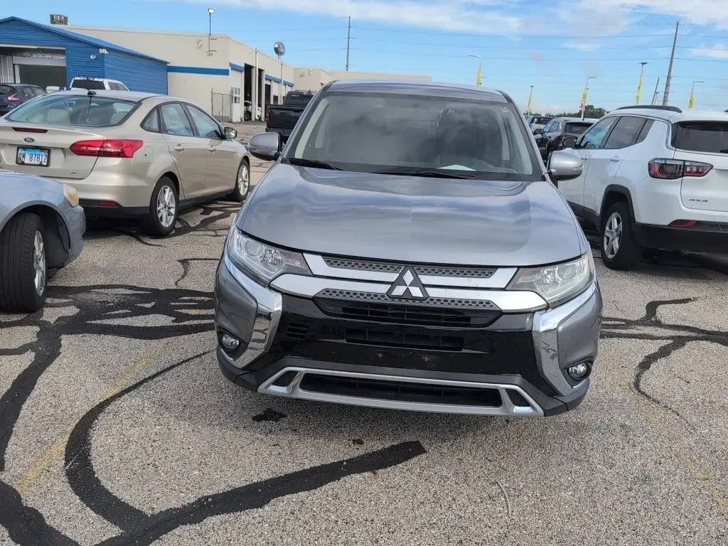 2019 Mitsubishi Outlander SE photo 3