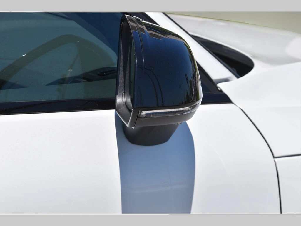 2025 Volvo - image 39