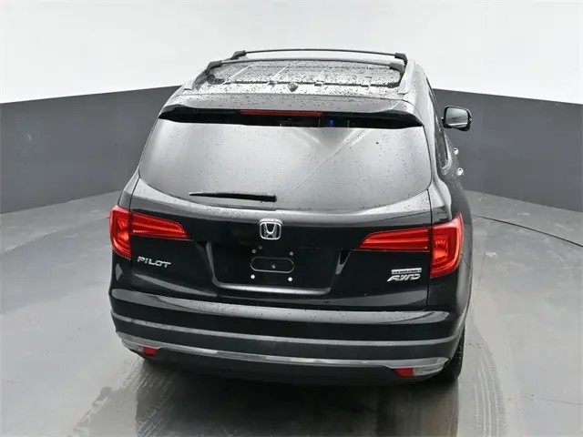 2017 Honda Pilot Touring photo 25