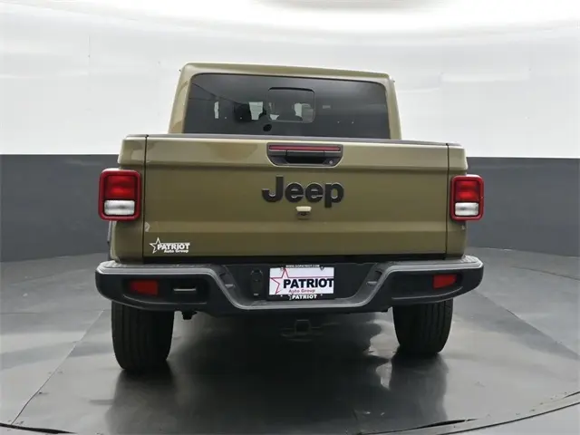2025 Jeep Gladiator Sport S photo 3