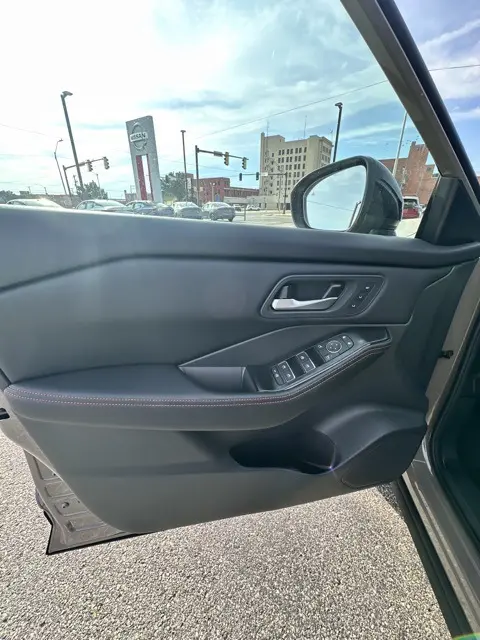 2026 Nissan Rogue SV photo 17