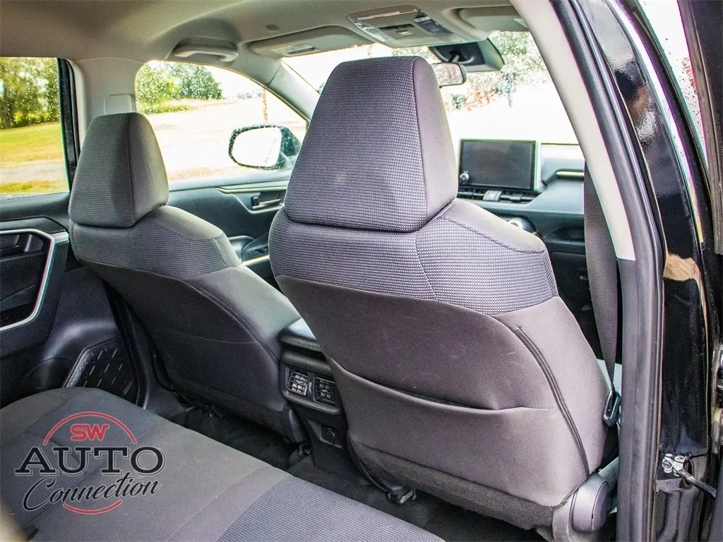 2024 Toyota RAV4 LE photo 14