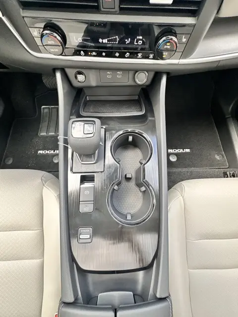 2026 Nissan Rogue SV photo 11