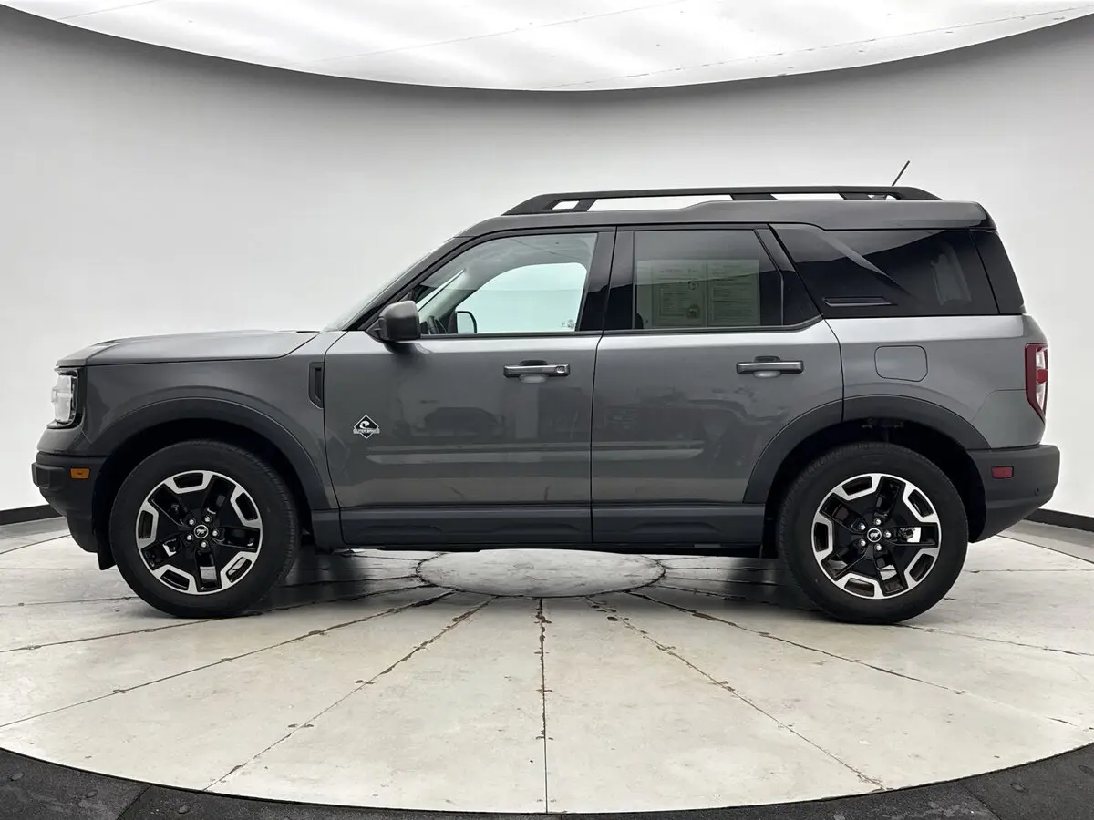 2023 Ford Bronco Sport Outer Banks photo 2