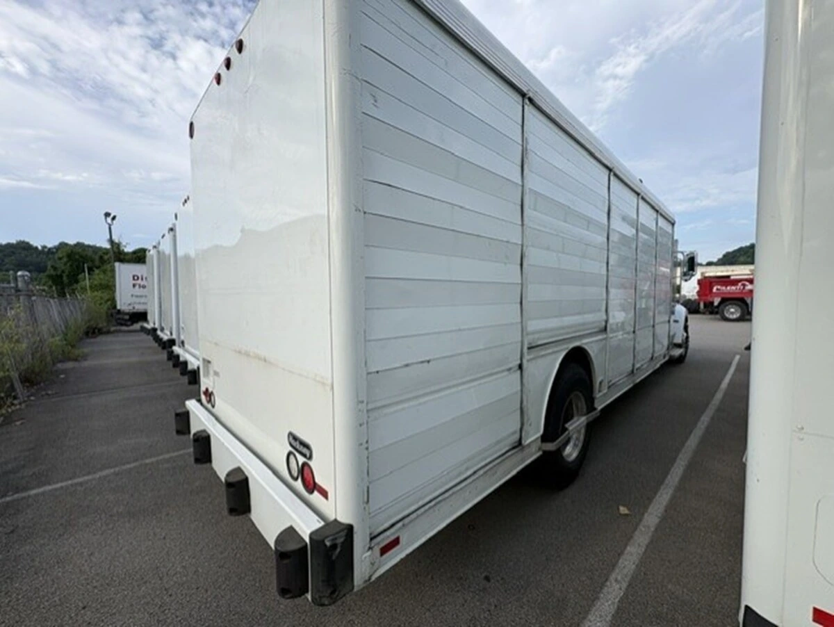 2019 Peterbilt 337 in Clarion, PA — photo 4