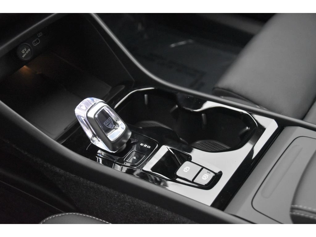 2026 Volvo - image 36