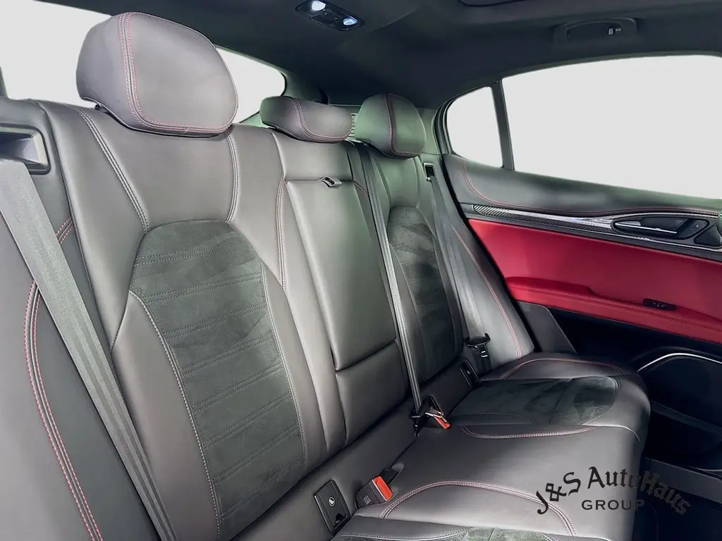 2021 Alfa Romeo Stelvio Quadrifoglio photo 32