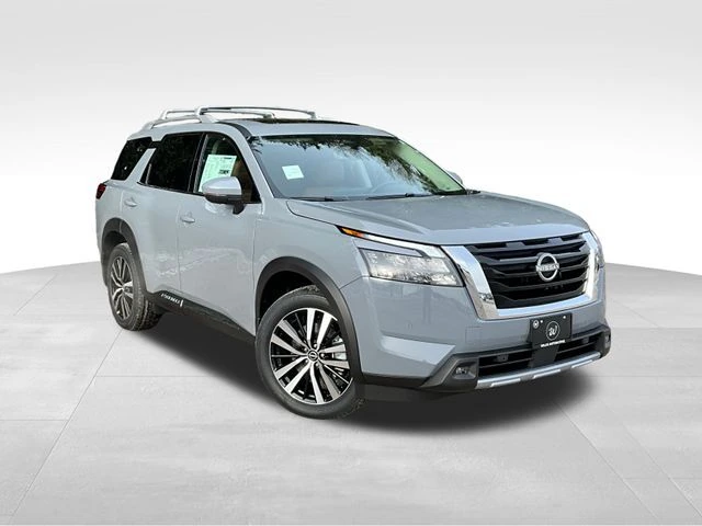 2025 Nissan Pathfinder Platinum's photo