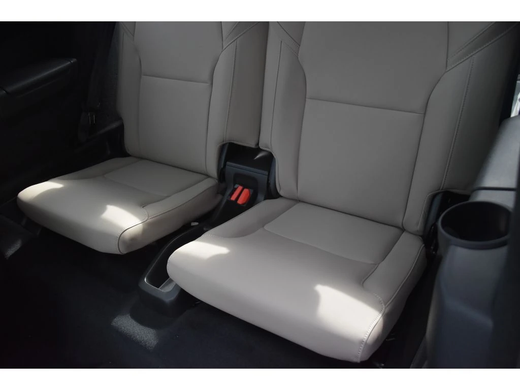 2026 Volvo - image 15