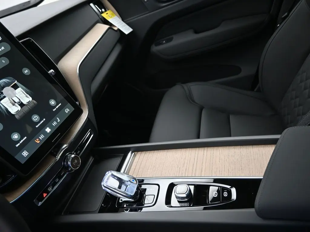 2026 Volvo - image 17