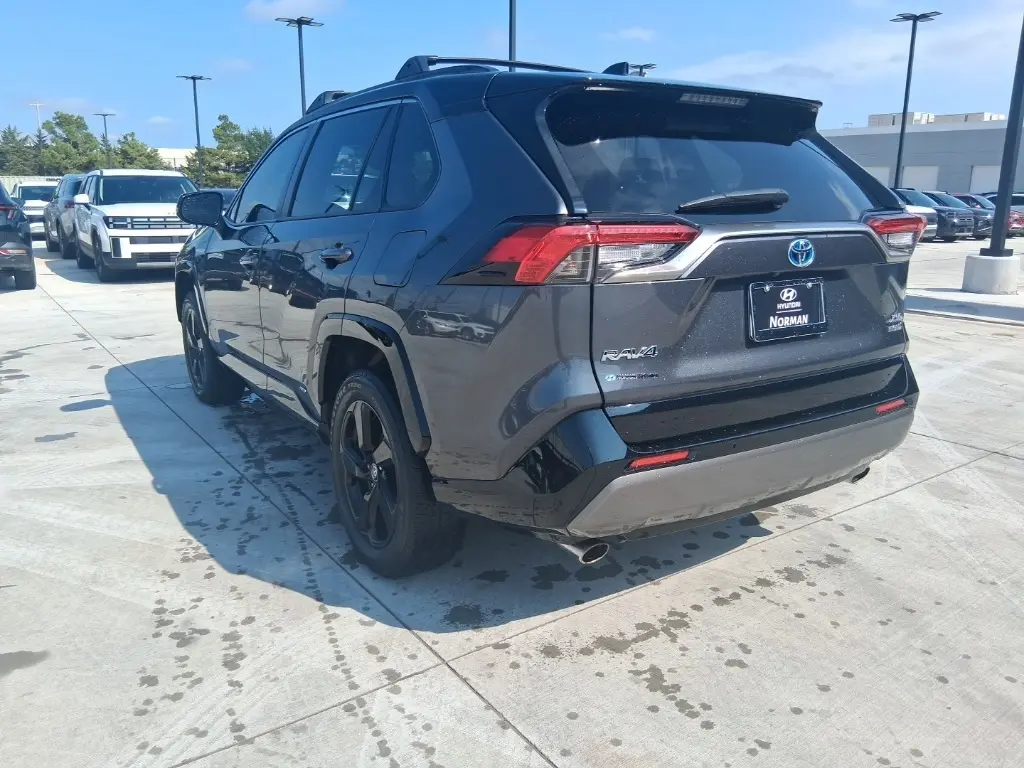 2021 Toyota RAV4 Hybrid XSE photo 4