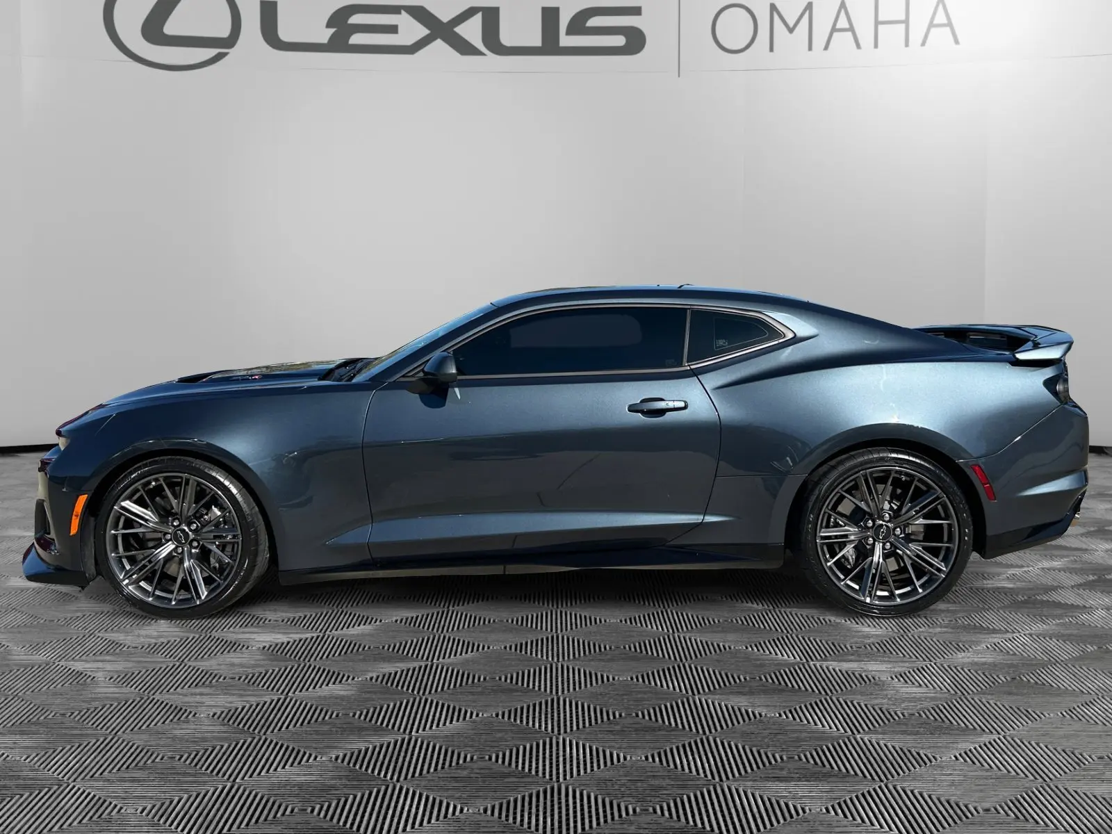 2022 Chevrolet Camaro ZL1 photo 2