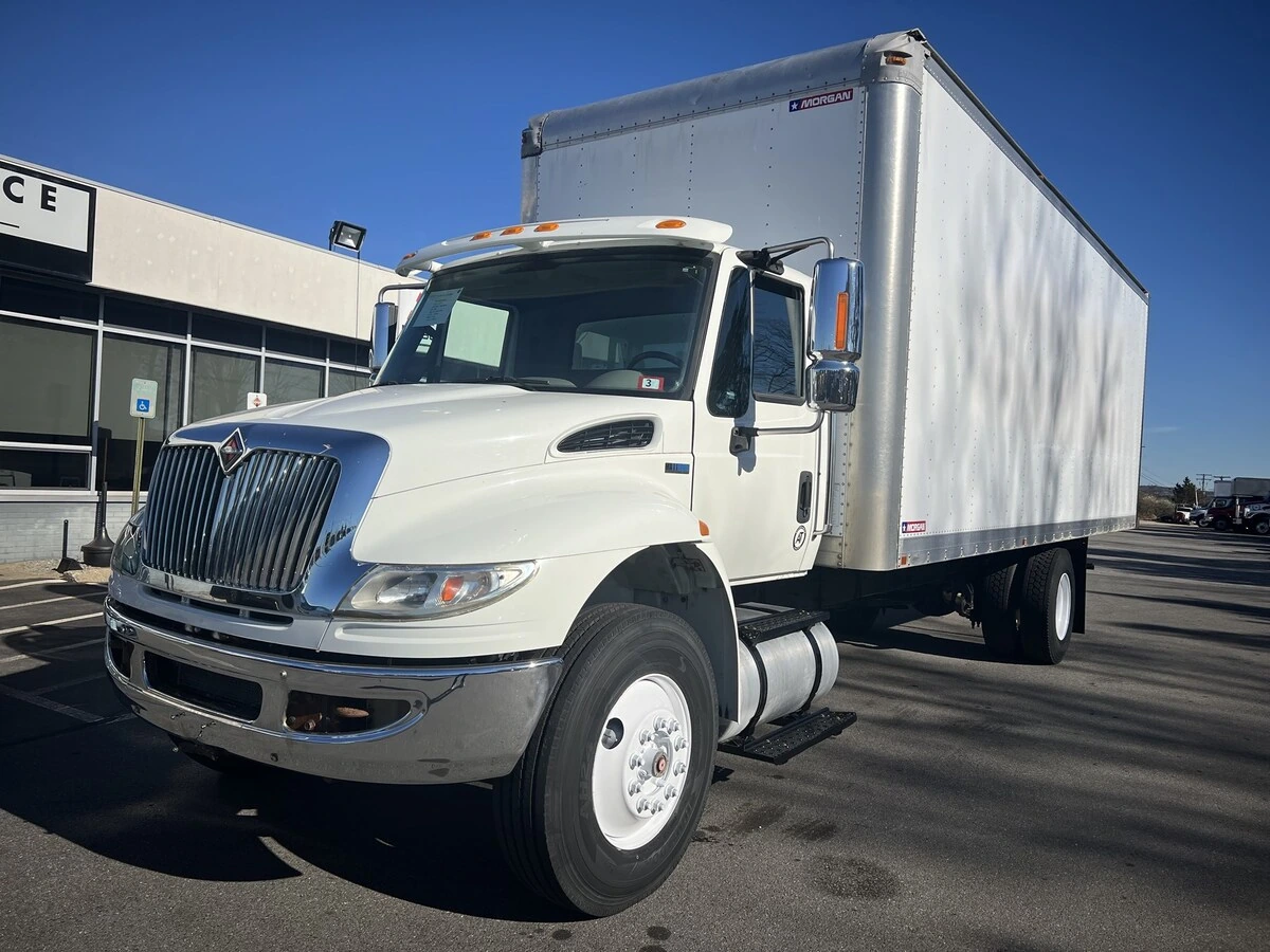 2015 International 4300 - image 2