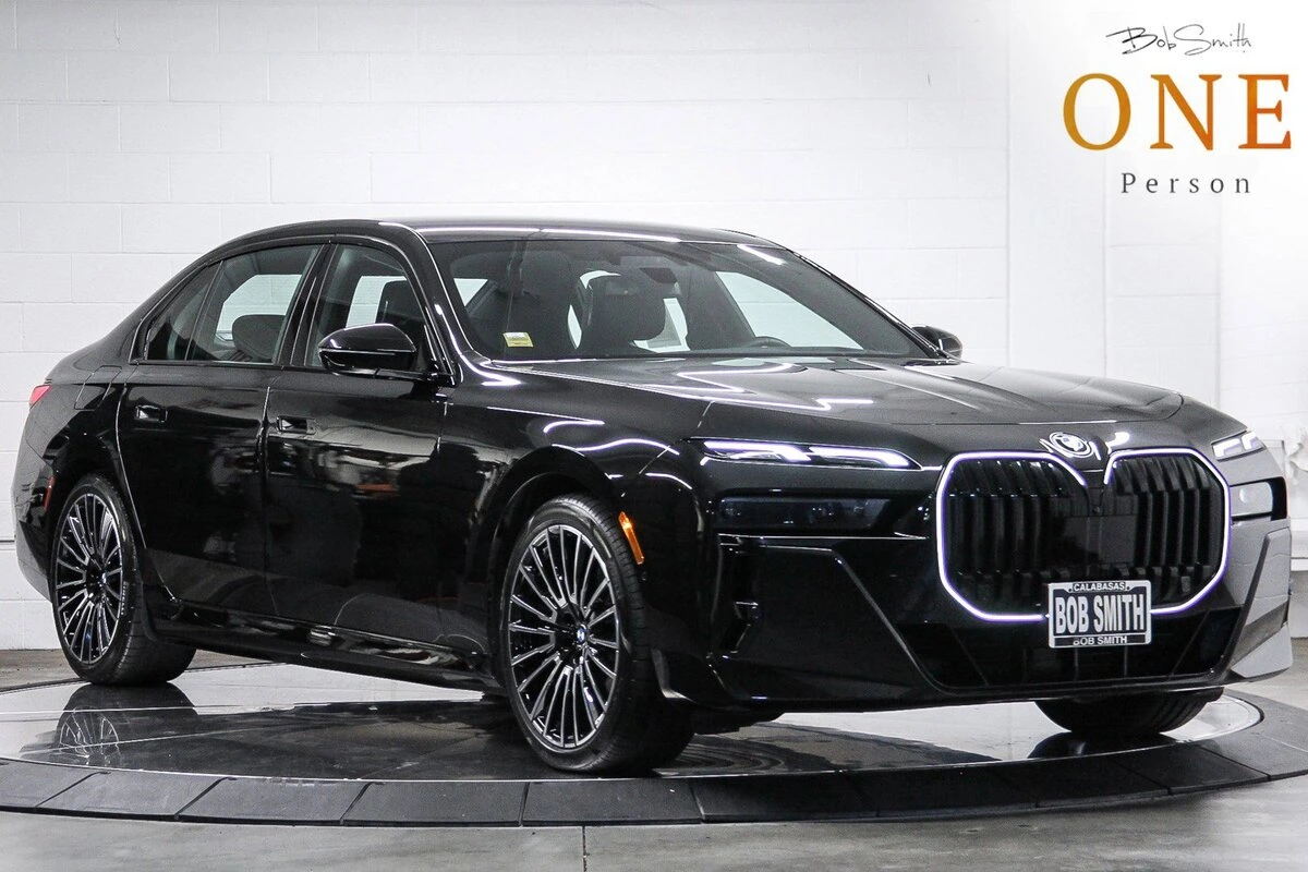 2026 BMW 7 Series 750e xDrive Sedan's photo
