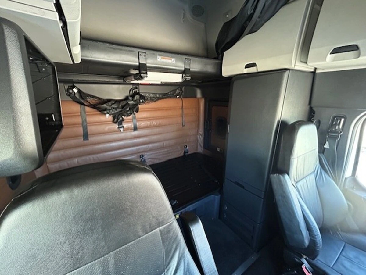 2024 Freightliner Cascadia - image 17