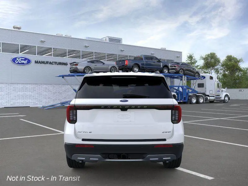 2025 Ford Explorer photo 3