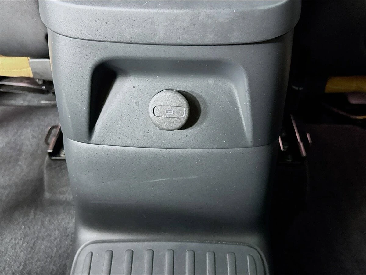 2022 Volvo - image 28