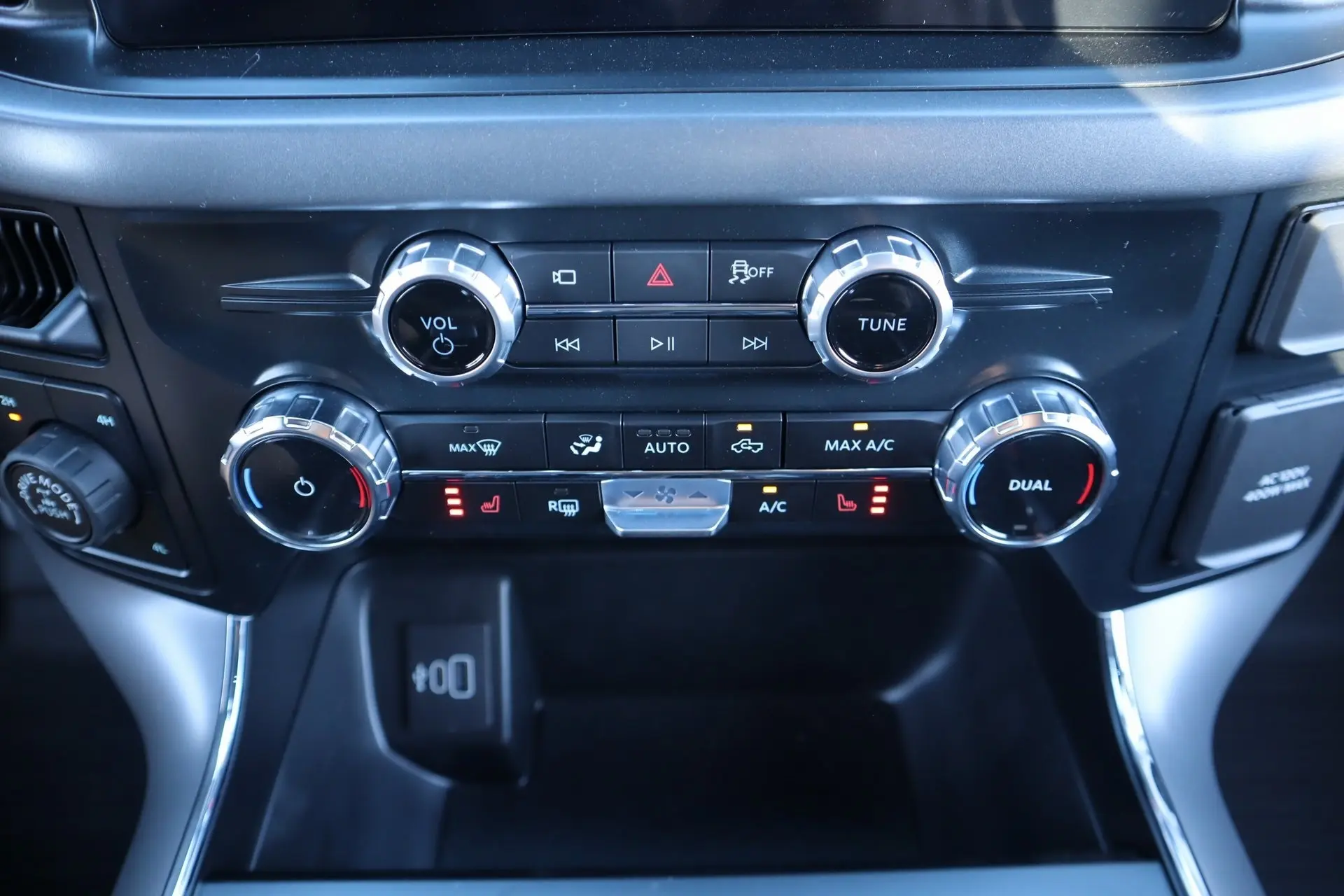 2025 Ford F-150 XLT photo 7