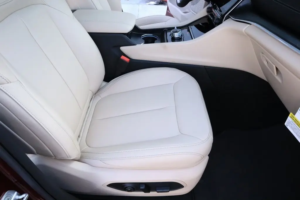 2025 Jeep Grand Cherokee Limited photo 4