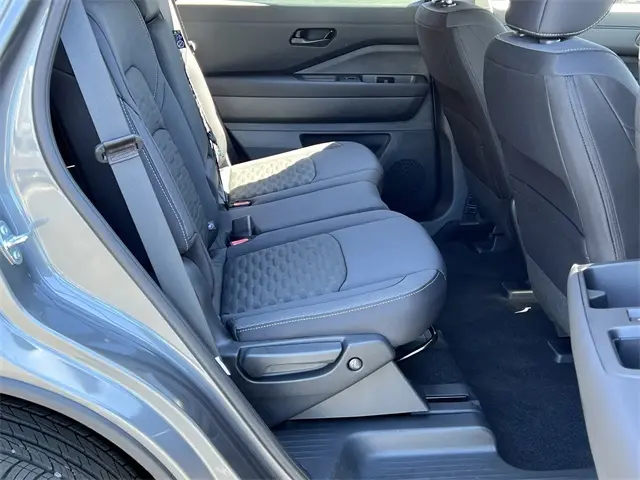 2025 Nissan Pathfinder SV photo 22