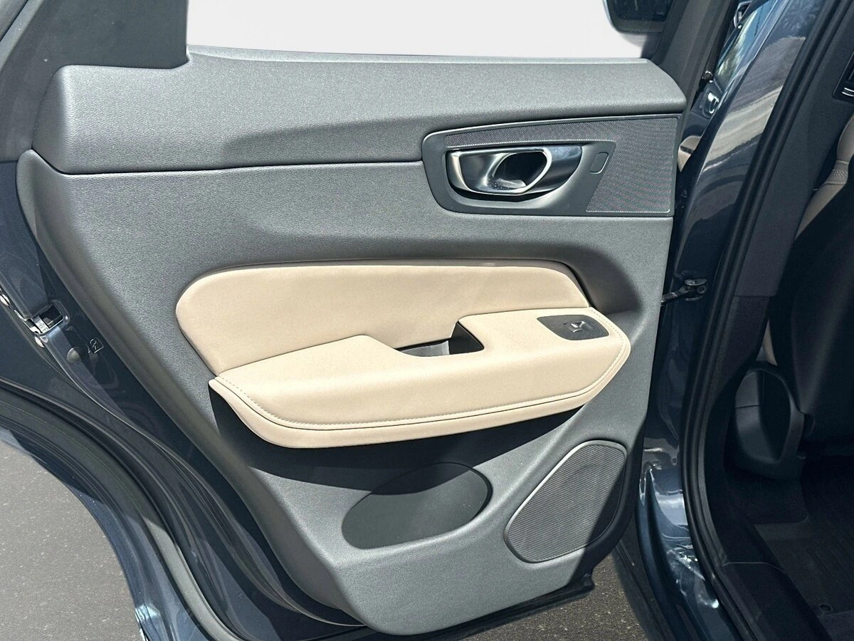 2026 Volvo - image 13