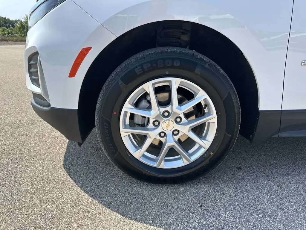 2024 Chevrolet Equinox LT photo 8