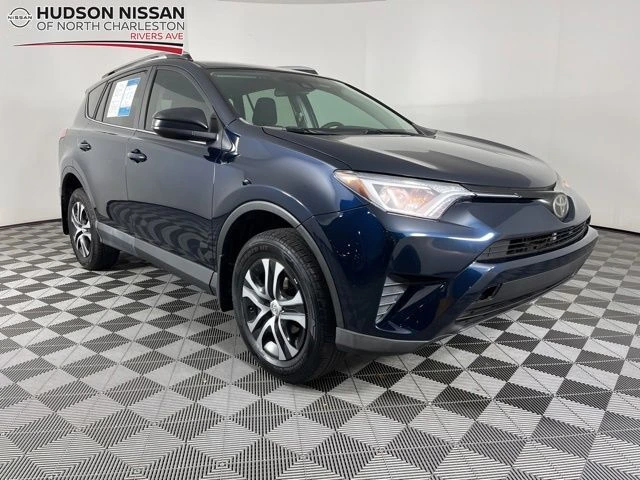 2017 Toyota RAV4 LE's photo