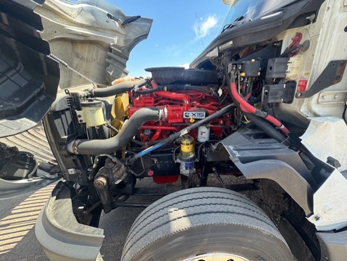 2019 International LT - image 11