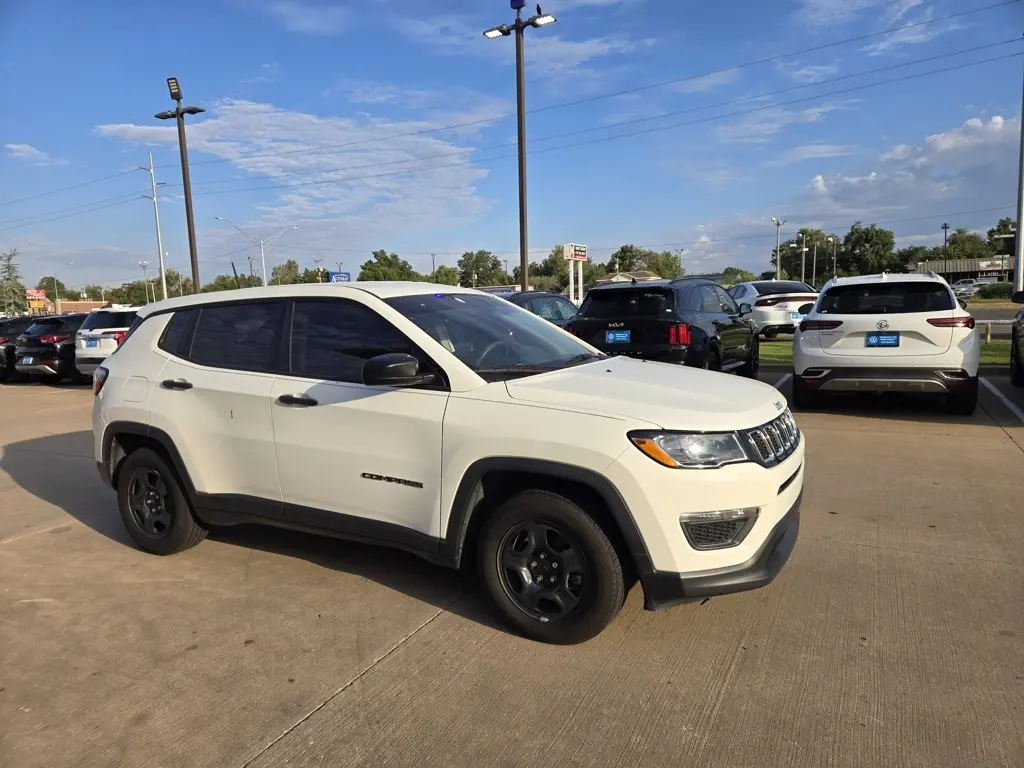 2018 Jeep Compass Sport photo 2