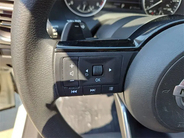 2021 Nissan Rogue SV photo 8