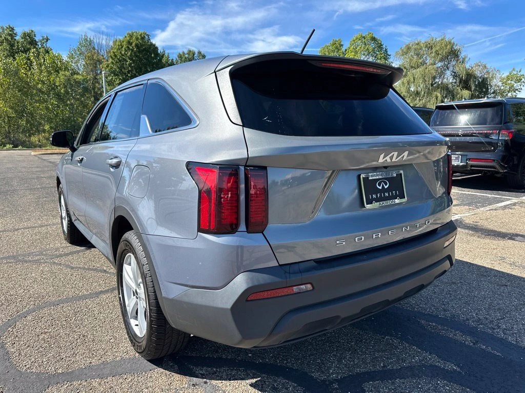 2022 Kia Sorento LX - Photo 8